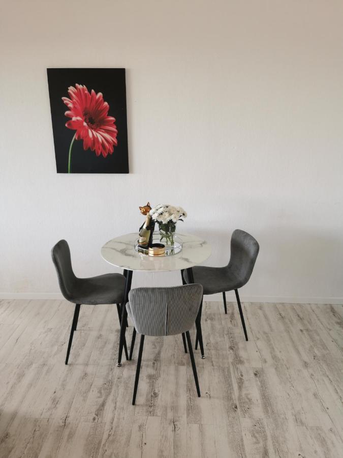Sweet Home - 3 - Moers Extérieur photo